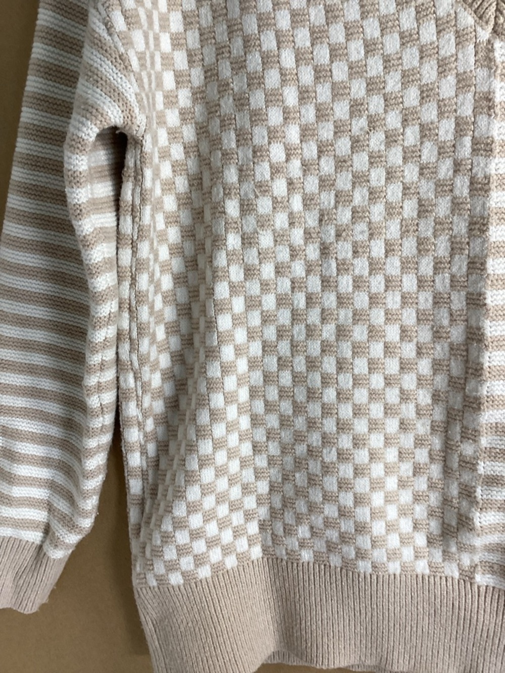 UNCLECAT Beige & Cream Tan V-Neck Striped & Check Pattern Knit Sweater sz M - Picture 8 of 11